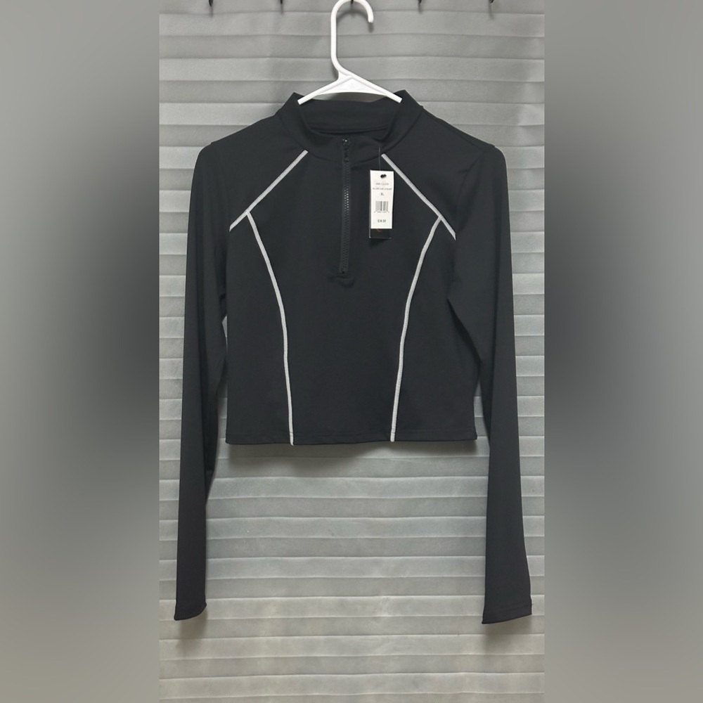 Allure Luxe Piping Cropped Top Quarter Zip Black size XL